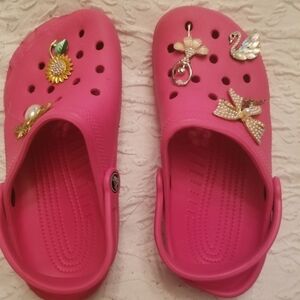 HP🔥🔥Crocs red woman sz 7 mens 5 w charms